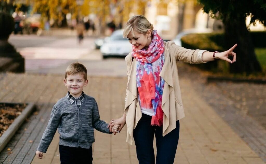 Как совместить прогулку с ребенком и развитие речи?